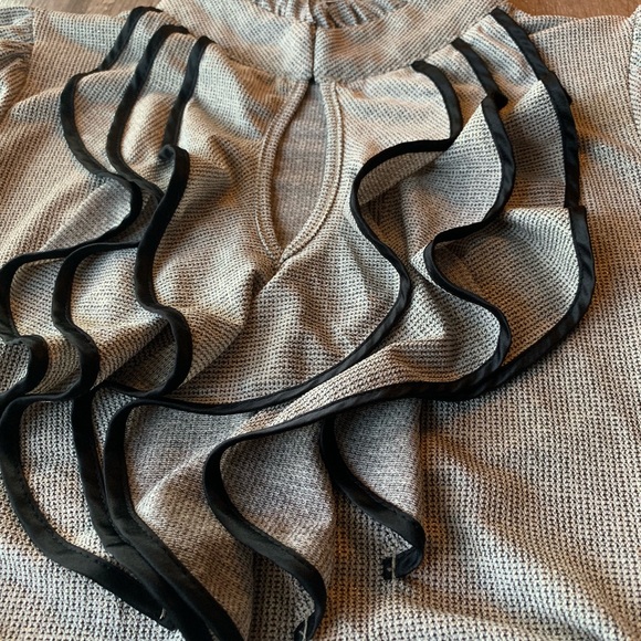 Ruffled top - Picture 3 of 8